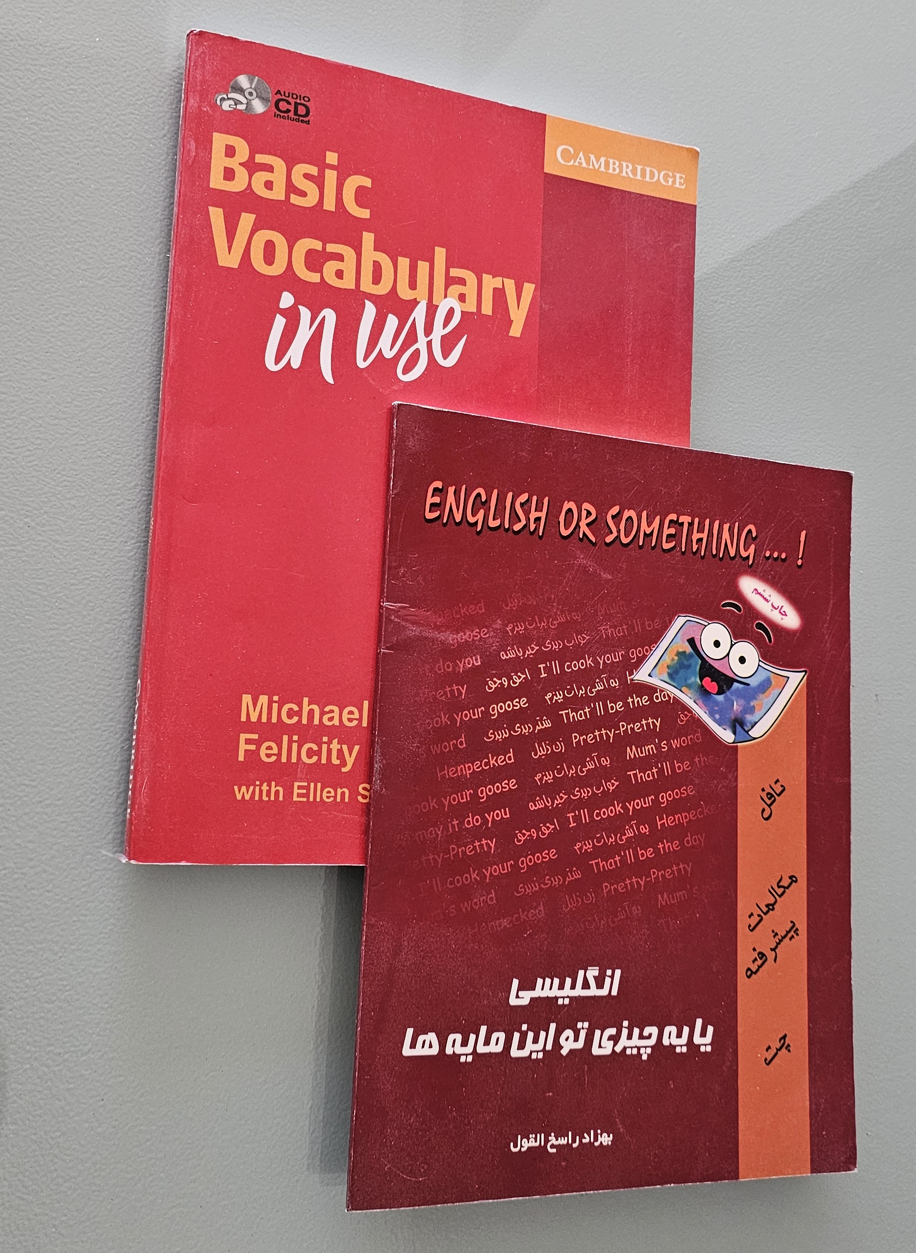 مجموعه 2 کتاب Cambridge basic vocabulary in use و کتاب انگليسي یا یه چیزی تو این مایه ها _ دست دوم در حد نو