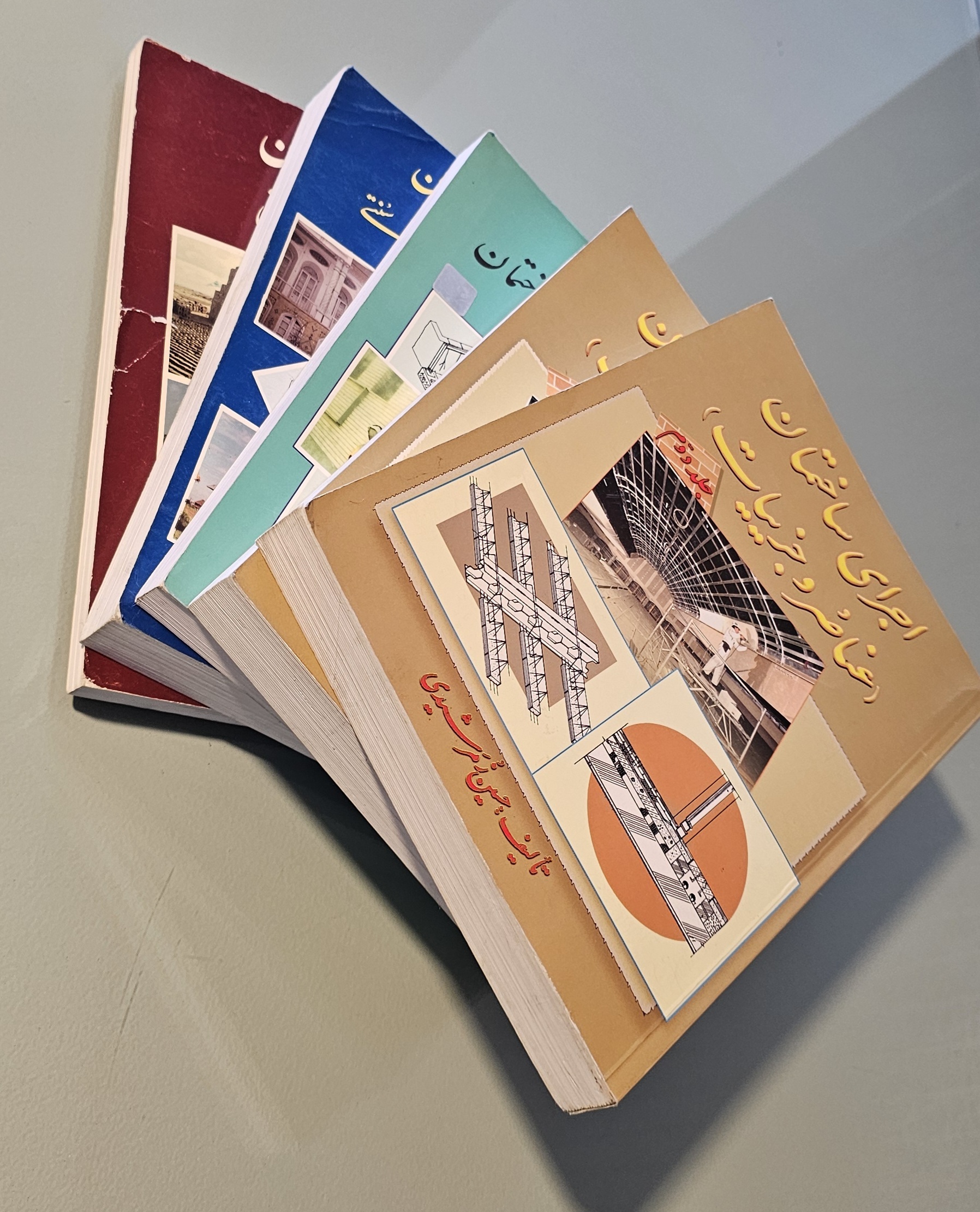 مجموعه 5 کتاب حسین زمرشیدی : عناصر جزئیات و اجرای ساختمان جلد اول و دوم  +  تعمیر و نگهداری ساختمان + اجرای ساختمان سنتی + مصالح شناسی سنتی_ دست دوم در حد نو